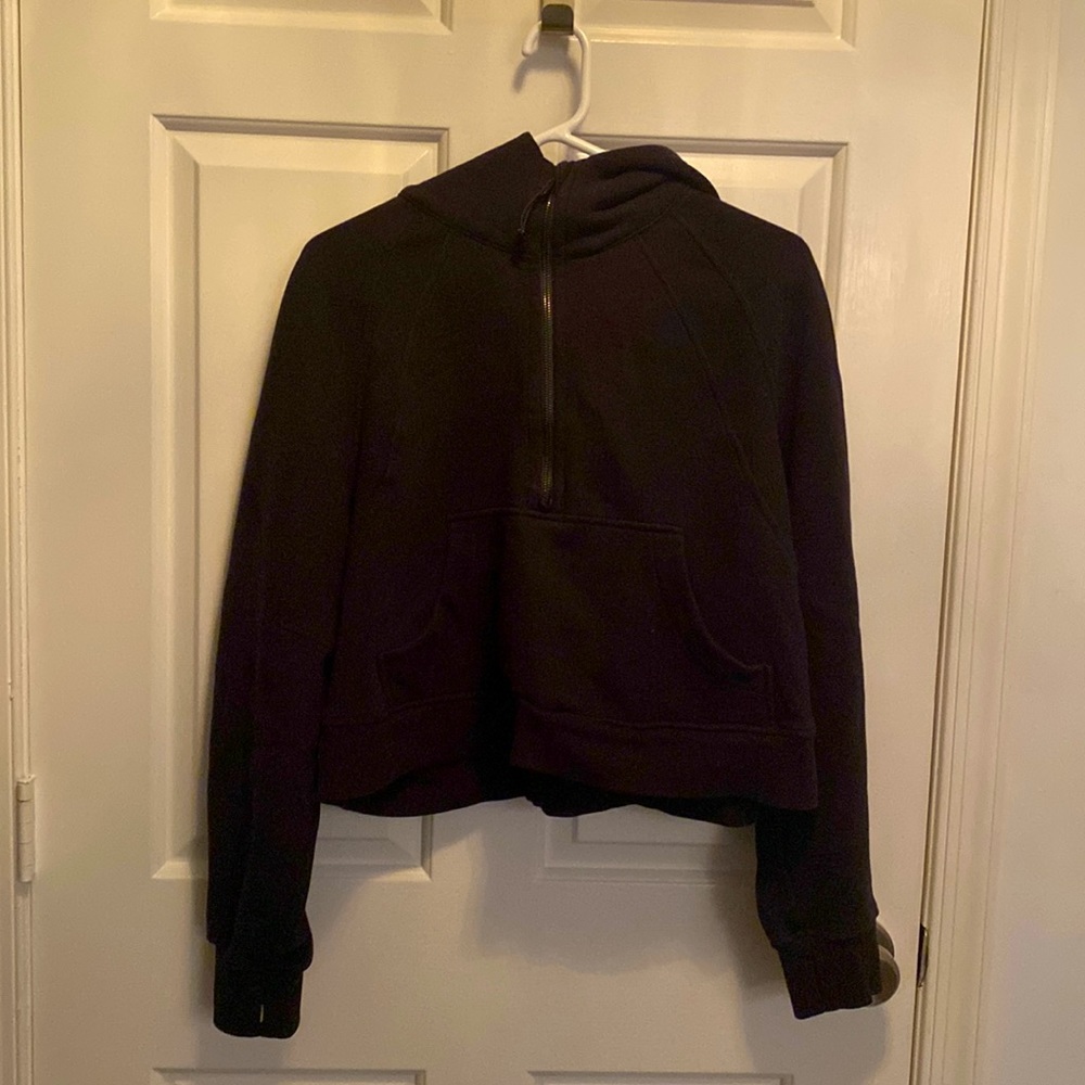BLACK LULU-LEMON SCUBA HOODIE SIZE M/L MADE FROM 70% COTTON 30% POLYESTER